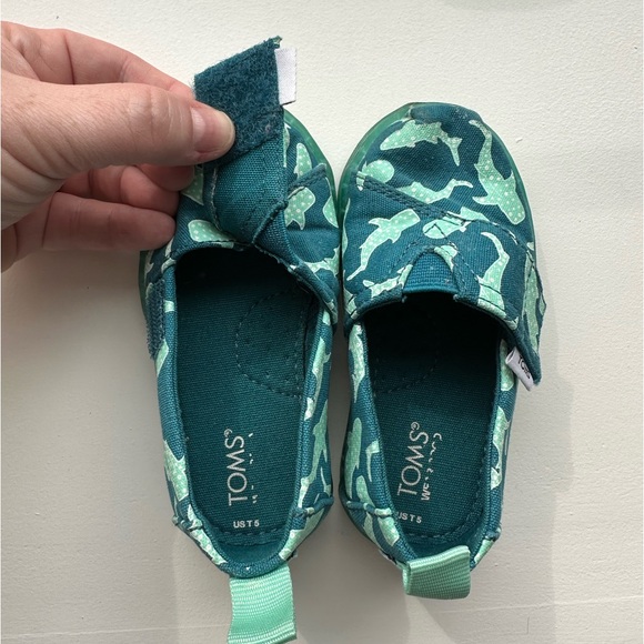 Tom’s GLOW IN THE DARK Toddler Baby Alpargata Whale Shark Shoes - Picture 6 of 9